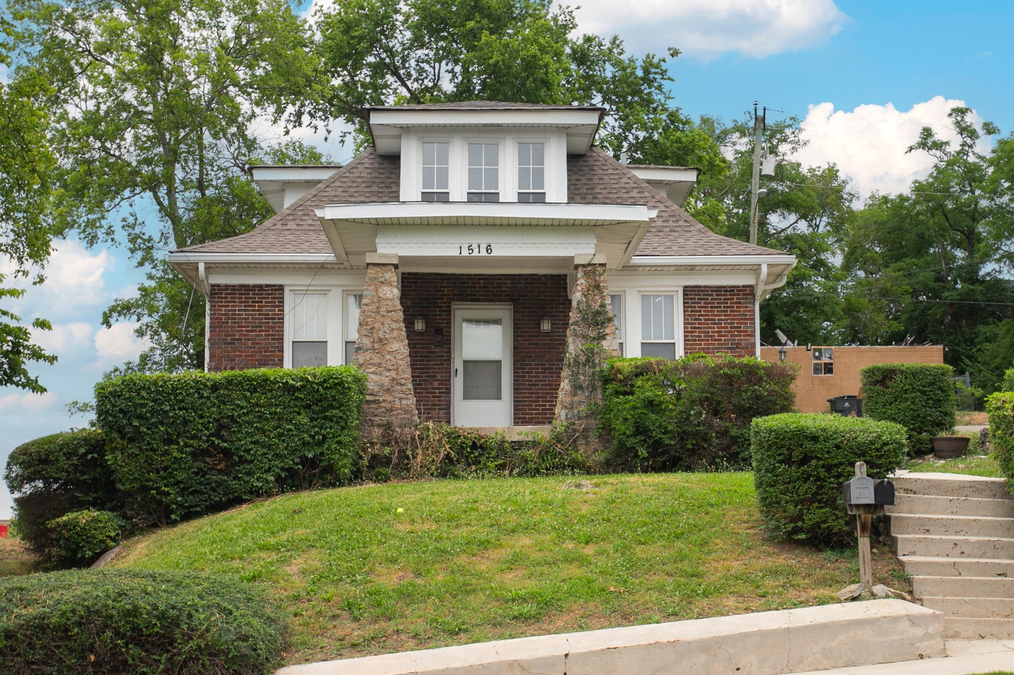 1516 Compton Avenue - 1